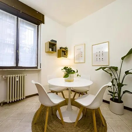Apartment Litta's Flat In Affori - 3 Mins Walk From Mm3